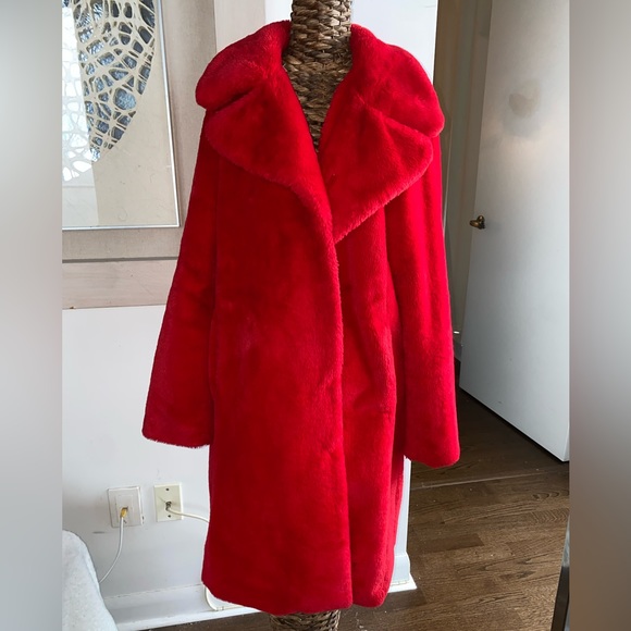 EYE CATCHING RED FAUX FUR MIDI COAT. - Picture 2 of 8